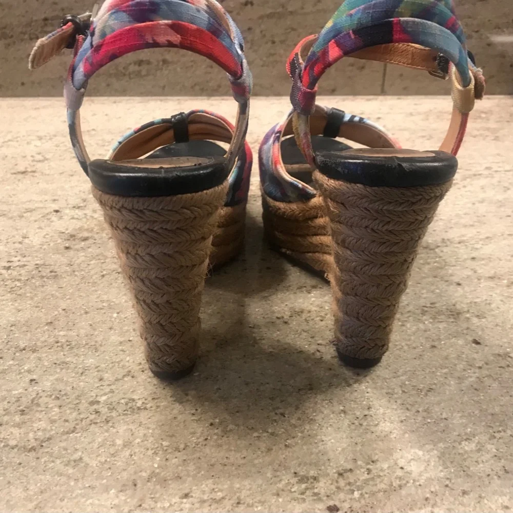 Sofft Floral Wedges / Sandals Size 8